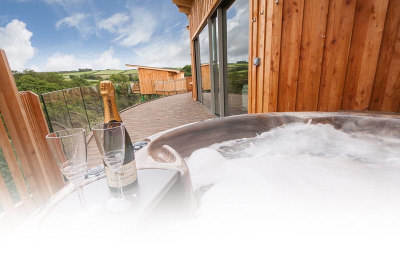 HSG282 | Holiday Let Hot Tubs | All POOLS and SPAS