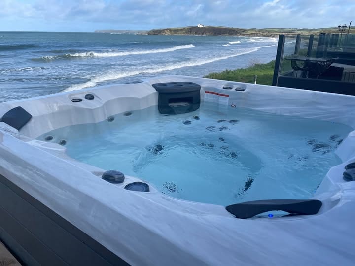 Airbnb holiday let hot tubs