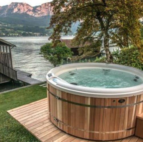 Airbnb holiday let hot tubs