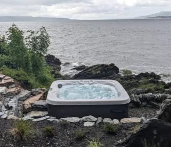 Airbnb holiday let hot tubs