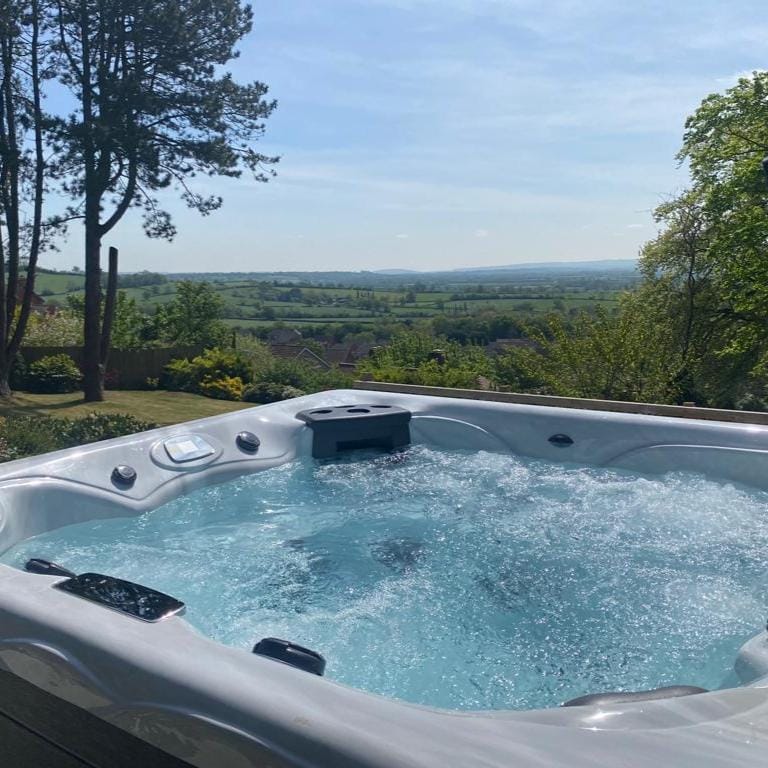 Airbnb holiday let hot tubs