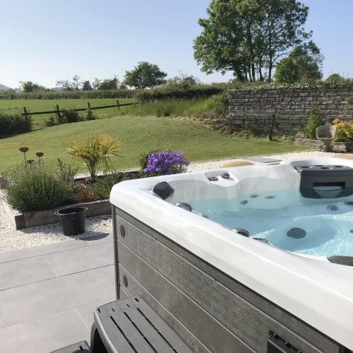 Airbnb holiday let hot tubs